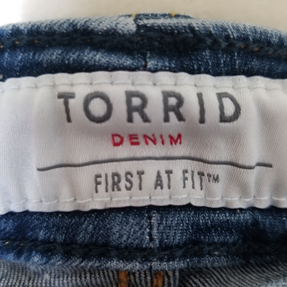 TORRID 22 S SLIM BOOT blue stretch boot denim jeans - Picture 7 of 9